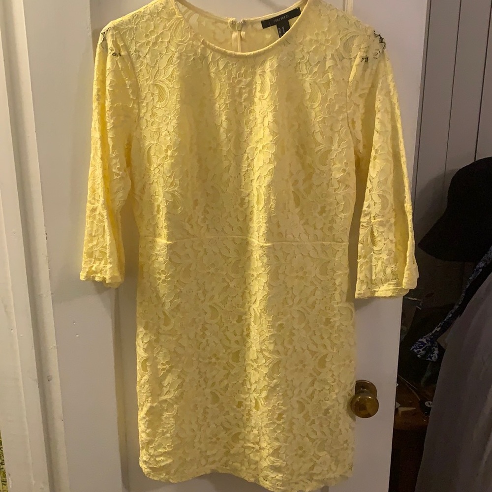 Yellow lace midi dress 👗